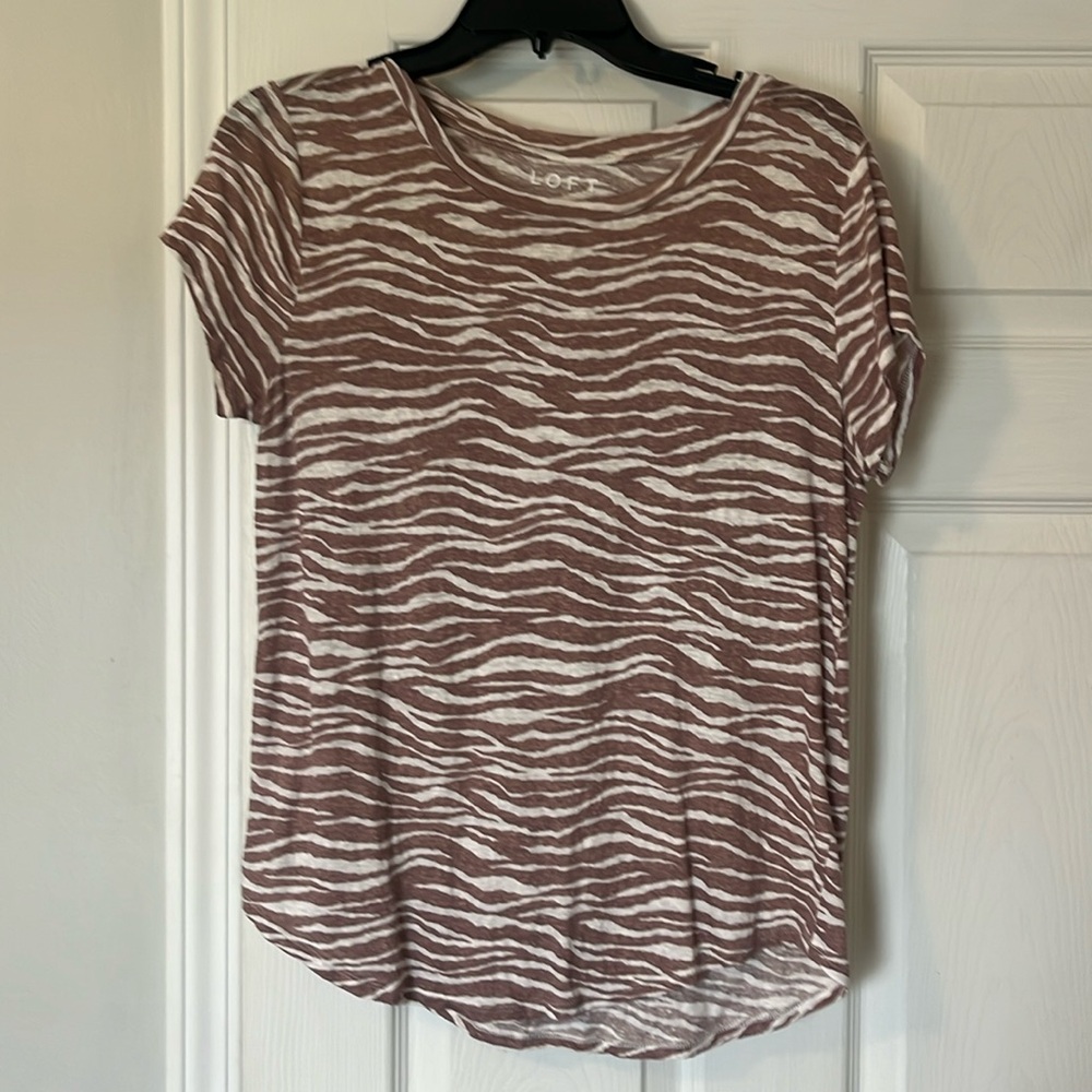 Loft linen tee; size medium; barely worn; perfect condition; animal print